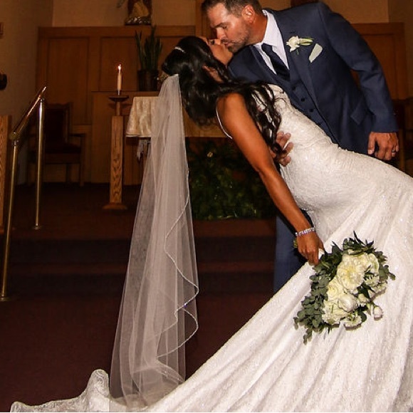 Wedding Veil Worn 5 hours beaded mid length - Picture 5 of 5